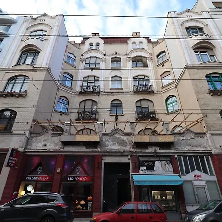 New A In Kiraly Street 106 *